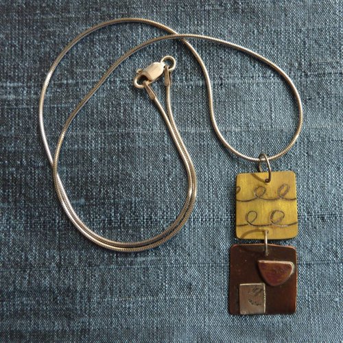 Jill Stewart 2 squares etched bronze & red copper necklace Jill Stewart 2 squares etched bronze & red copper necklace