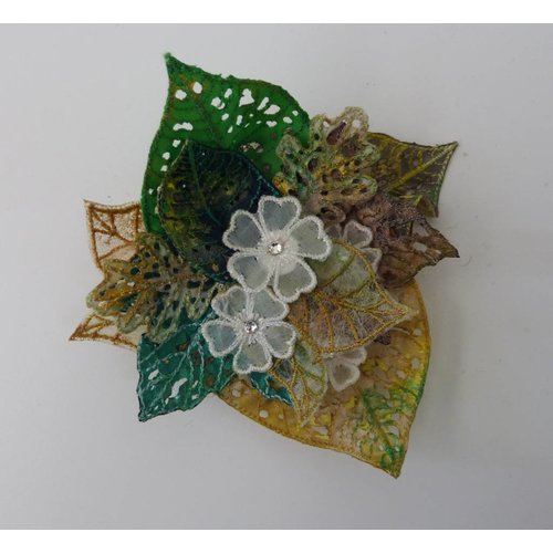 Vikki Lafford Garside Blatt & Blume Cluster Gestickte Brosche Vikki Lafford Garside Blatt & Blume Cluster Gestickte Brosche