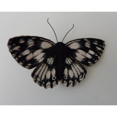 Vikki Lafford Garside Marmorierter weißer britischer Schmetterling gestickte Brosche Vikki Lafford Garside Marmorierter weißer britischer Schmetterling gestickte Brosche