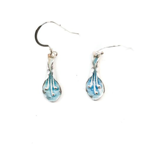 Maria Santos Pendientes Lily Pale Blue en plata y esmalte gancho Maria Santos Pendientes Lily Pale Blue en plata y esmalte gancho