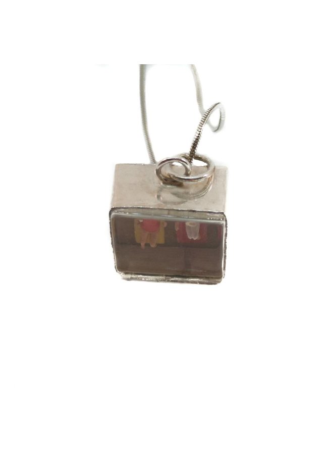 Square diorama Sunbathers Pendant