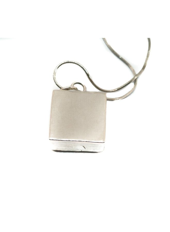 Square diorama Sunbathers Pendant