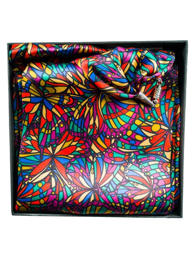 Brillante joya de satén y bufanda de seda con cierre magnético en caja