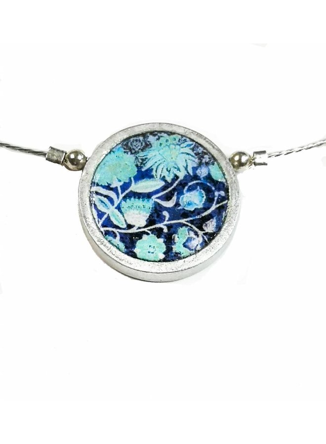 Floral blues small round necklace 210