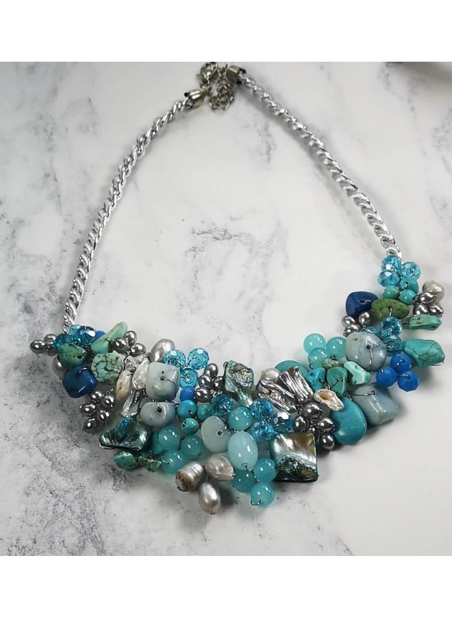 Turquoise blue beaded necklace 035