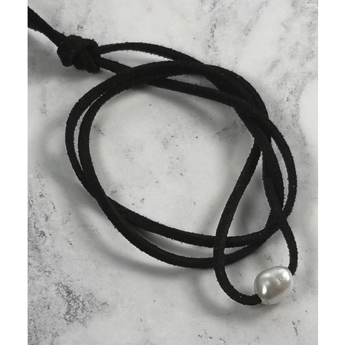 Lotus Feet Freshwater Pearl black suede pendant 041 Lotus Feet Freshwater Pearl black suede pendant 041