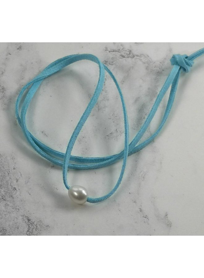 Freshwater Pearl blue suede pendant 042