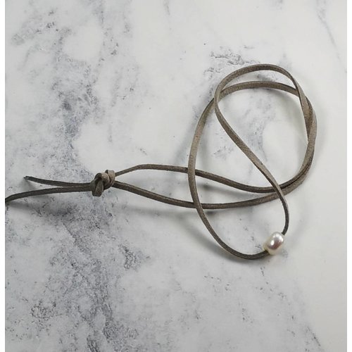 Lotus Feet Freshwater Pearl grey suede pendant 030 Lotus Feet Freshwater Pearl grey suede pendant 030