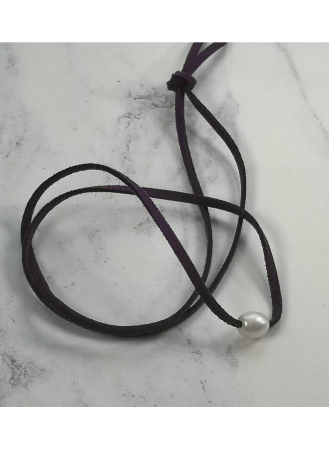 Süßwasserperle lila Wildleder Anhänger 043