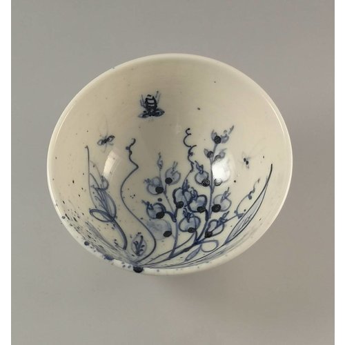 Mia Sarosi Tazón de abejas pintadas a mano de porcelana Tiny 007 Mia Sarosi Tazón de abejas pintadas a mano de porcelana Tiny 007