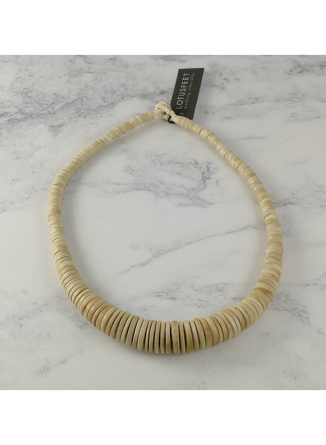 Cream Graduated coco disc necklace 057