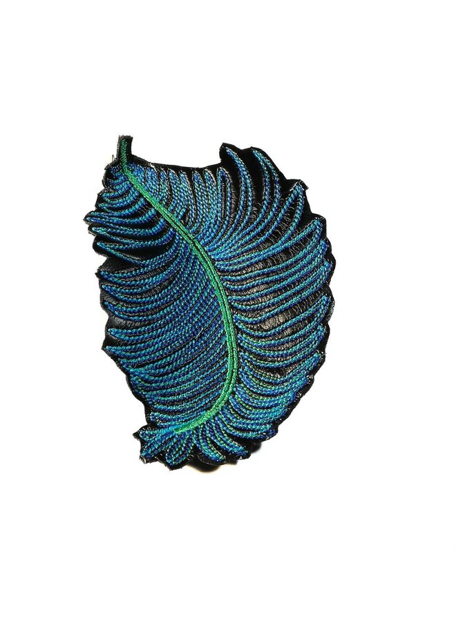 Feather dk. blue embroidered brooch boxed 002