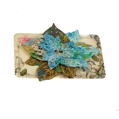 Vikki Lafford Garside Blattgruppe Gestickte Brosche auf Karte 023 Vikki Lafford Garside Blattgruppe Gestickte Brosche auf Karte 023
