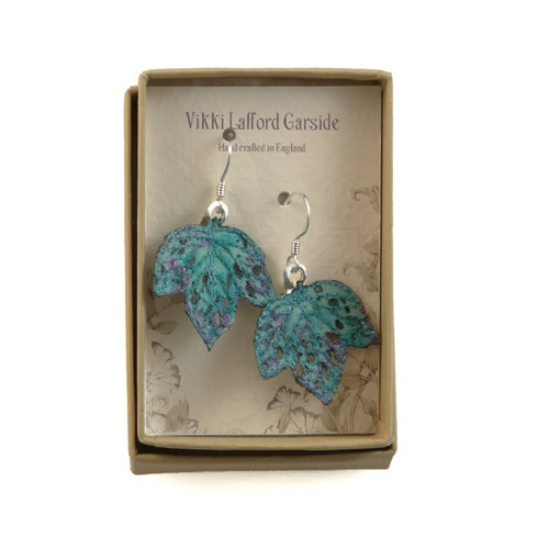 Vikki Lafford Garside Pendientes bordados hoja pequeña azul 065 Vikki Lafford Garside Pendientes bordados hoja pequeña azul 065