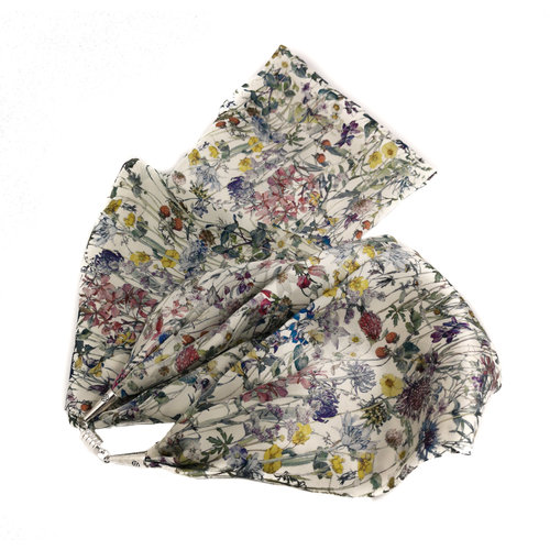 Lady Crow Silks Pañuelo de seda y satén de flores silvestres con cierre magnético en caja Lady Crow Silks Pañuelo de seda y satén de flores silvestres con cierre magnético en caja