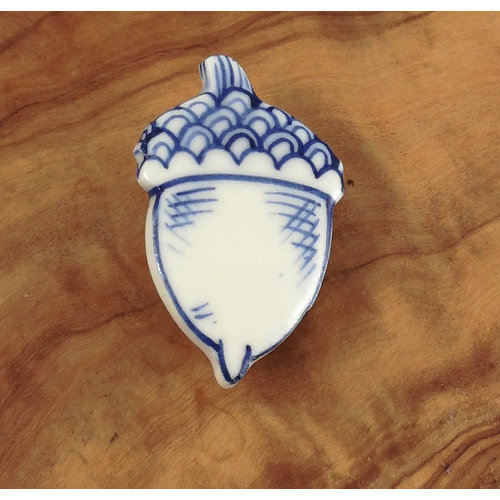 Pretender To The Throne Acorn ceramic brooch 008 Pretender To The Throne Acorn ceramic brooch 008