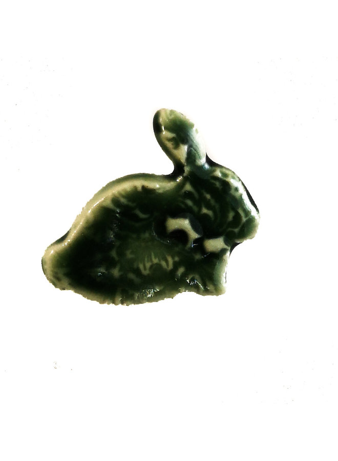 Broche de cerámica estampado pequeño conejito verde 104