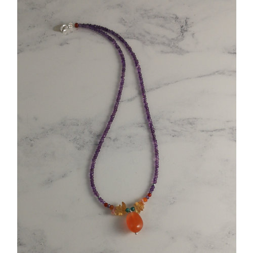 Katherine Bree Karneol-Amethyst-Halskette zur Sonnenwende 42 Katherine Bree Karneol-Amethyst-Halskette zur Sonnenwende 42