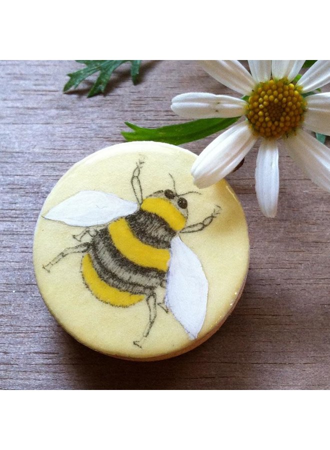 Bee Drafts Piece Brosche auf Karte 61