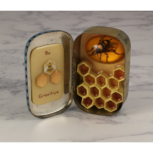 Leigh Shepherd Designs Abeja y colmena Obra en vintaege lata 64 Leigh Shepherd Designs Abeja y colmena Obra en vintaege lata 64