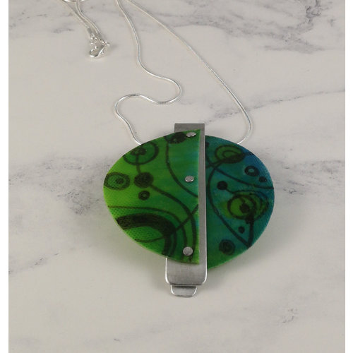 Anna Roebuck Colgante Miro plástico reclinado / aluminio Verde 20 Anna Roebuck Colgante Miro plástico reclinado / aluminio Verde 20