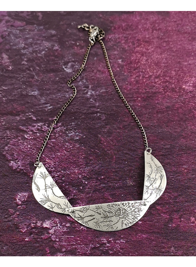 Scollop Dandelion light metal  necklace 35