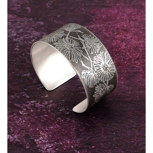 Anna Roebuck Armreif Manschette Daisy Chain Dark Metal 26 Anna Roebuck Armreif Manschette Daisy Chain Dark Metal 26