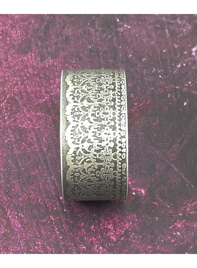 Brazalete de encaje con volantes de metal oscuro 72