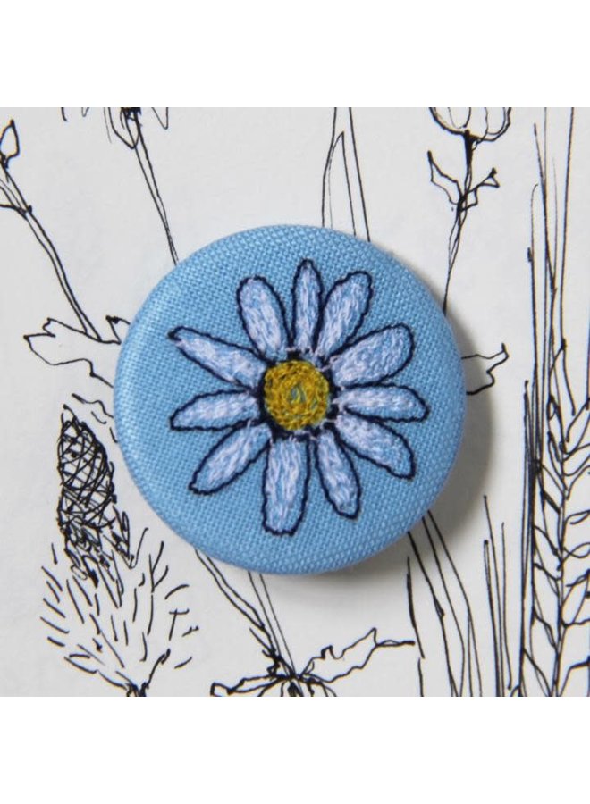 Daisy insignia bordada / broche 17