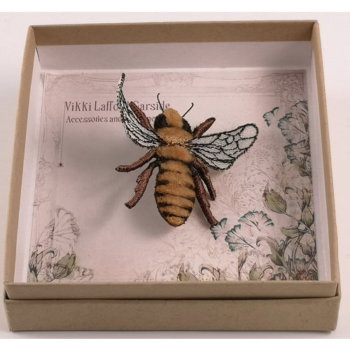 Vikki Lafford Garside Honey Bee geborduurde broche 070 Vikki Lafford Garside Honey Bee geborduurde broche 070