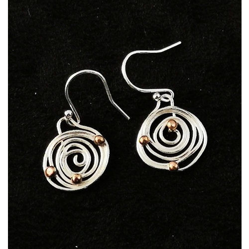 Xuella Arnold Pendientes colgantes de garabatos y círculos de bolas 31 Xuella Arnold Pendientes colgantes de garabatos y círculos de bolas 31