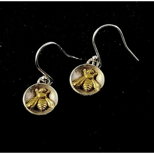Xuella Arnold Pendientes colgantes pequeños de abeja en cúpula plateada 27 Xuella Arnold Pendientes colgantes pequeños de abeja en cúpula plateada 27