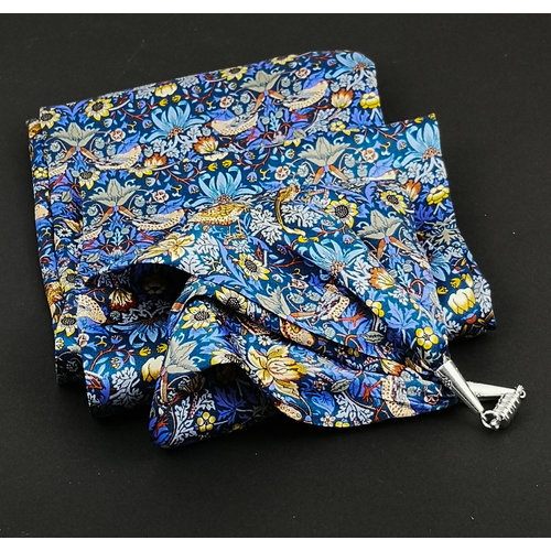 Lady Crow Silks Strawberry Thief Lilac Satin and Silk Scarf with magnetic clasp Boxed 112 Lady Crow Silks Strawberry Thief Lilac Satin and Silk Scarf with magnetic clasp Boxed 112