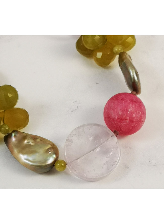 Collar de piedras semipreciosas de oliva, rosa y perlas 003
