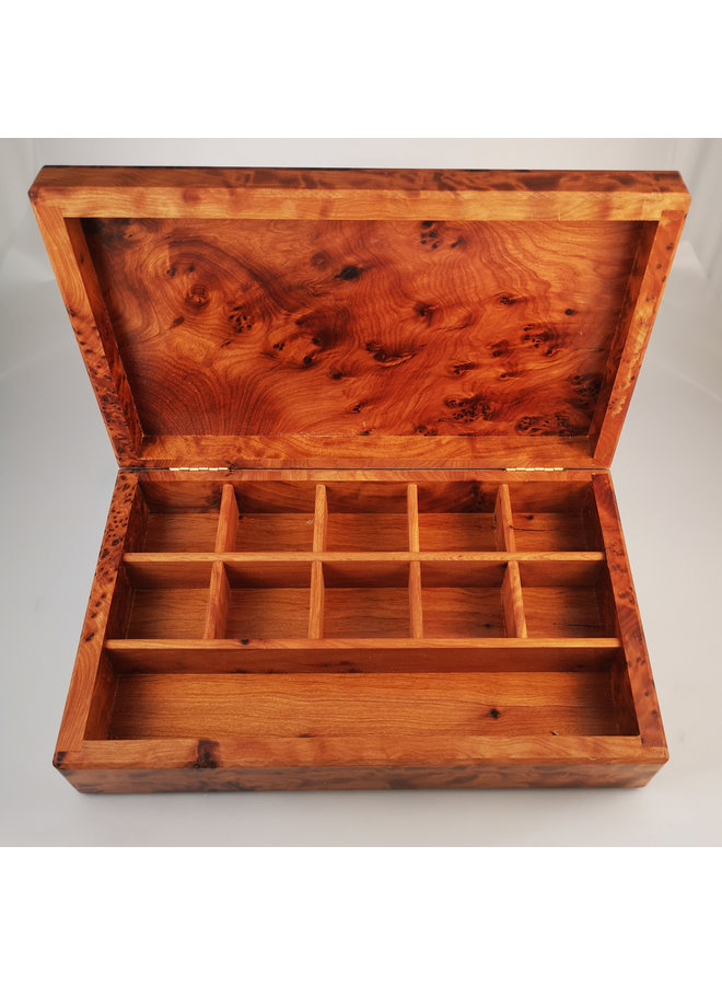 Boîte à charnières en étain rose et bois 11 sections 025