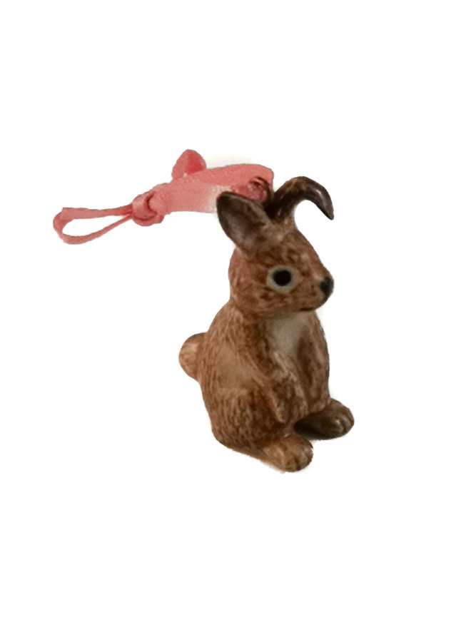 Brown Bunny Sitting charm handmålad 096