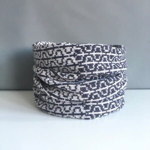 Olive Pearson Designs Capucha PHI Lana de Cordero Merino Metalic Grey 001 Olive Pearson Designs Capucha PHI Lana de Cordero Merino Metalic Grey 001