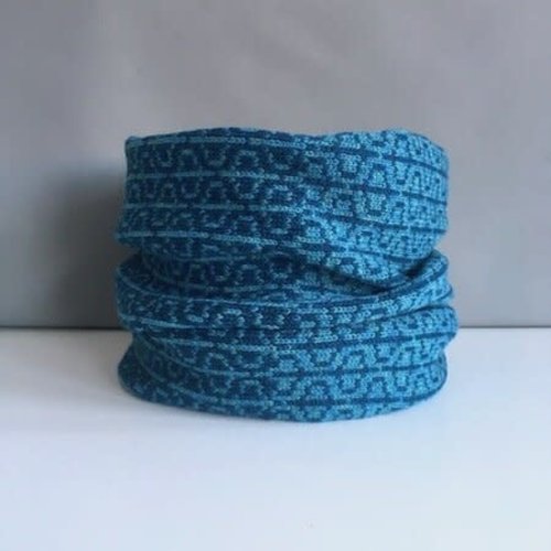 Olive Pearson Designs Merino Lamswol PHI Cowl Diesel Blauw 004 Olive Pearson Designs Merino Lamswol PHI Cowl Diesel Blauw 004