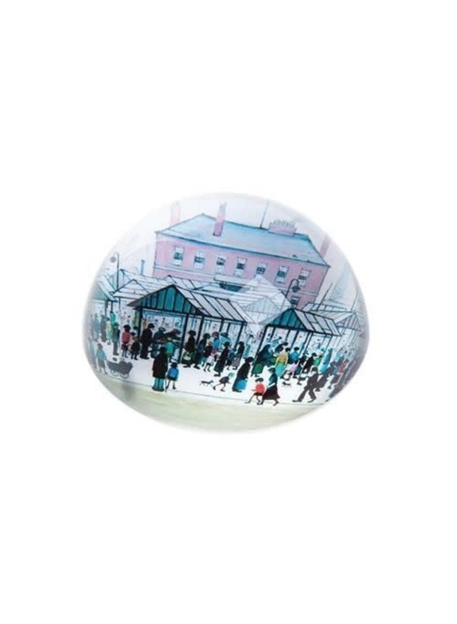 Market Scene av Lowry Paperweight 095