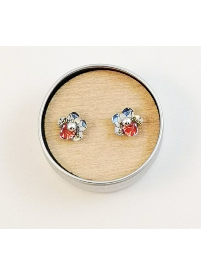 Tiny Lotus daisy  tin & silver  stud earrings 83