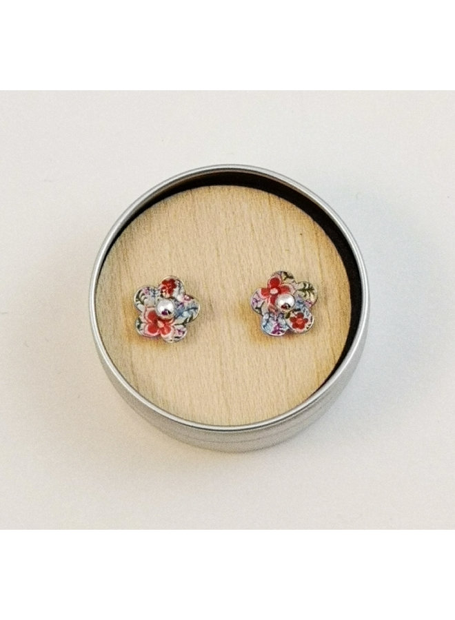 Tiny Lotus daisy  tin & silver  stud earrings 84
