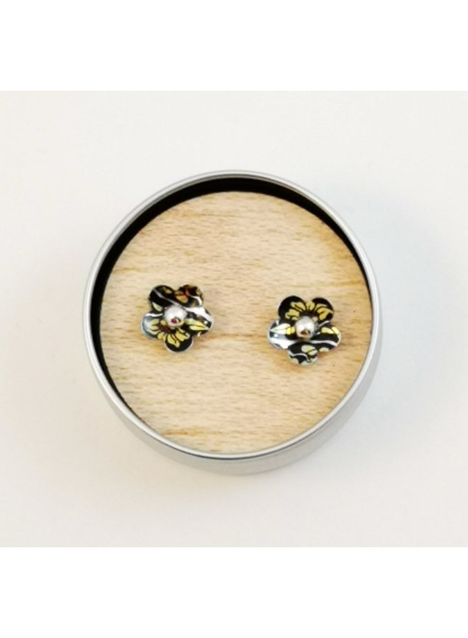 Willow daisy  tin & silver  stud earrings 86