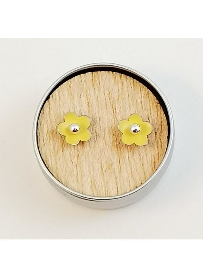 Yellow tiny daisy tin & silver stud earrings 92