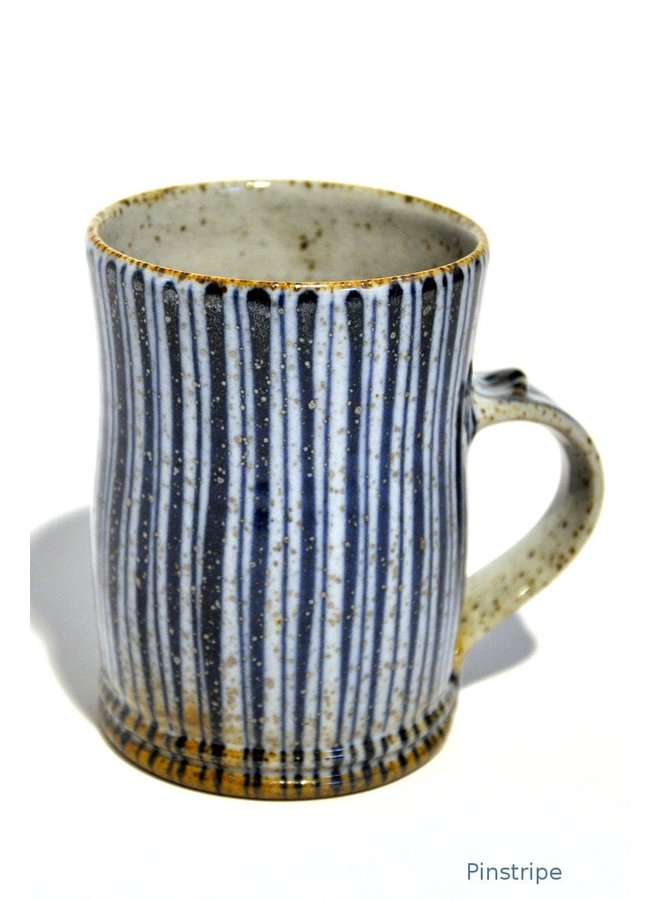 Blaue Nadelstreifen-Irdenware große Tasse 01