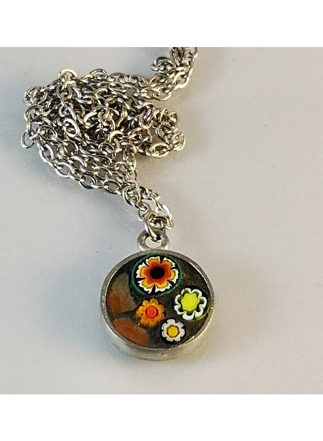 Round necklace with flowers 08