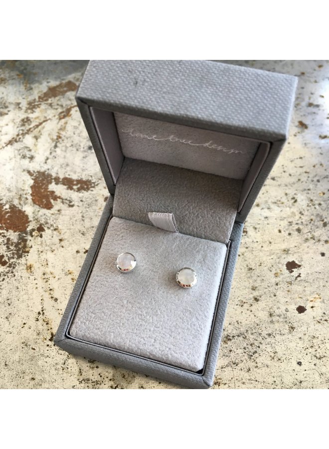 Aretes pequeños de plata de ley y piedra lunar 77