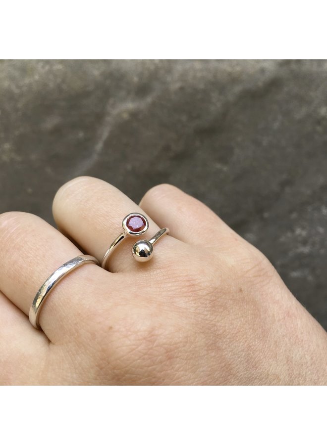 Verstellbarer Ring aus Rubin/Rhodolith und Silber 86