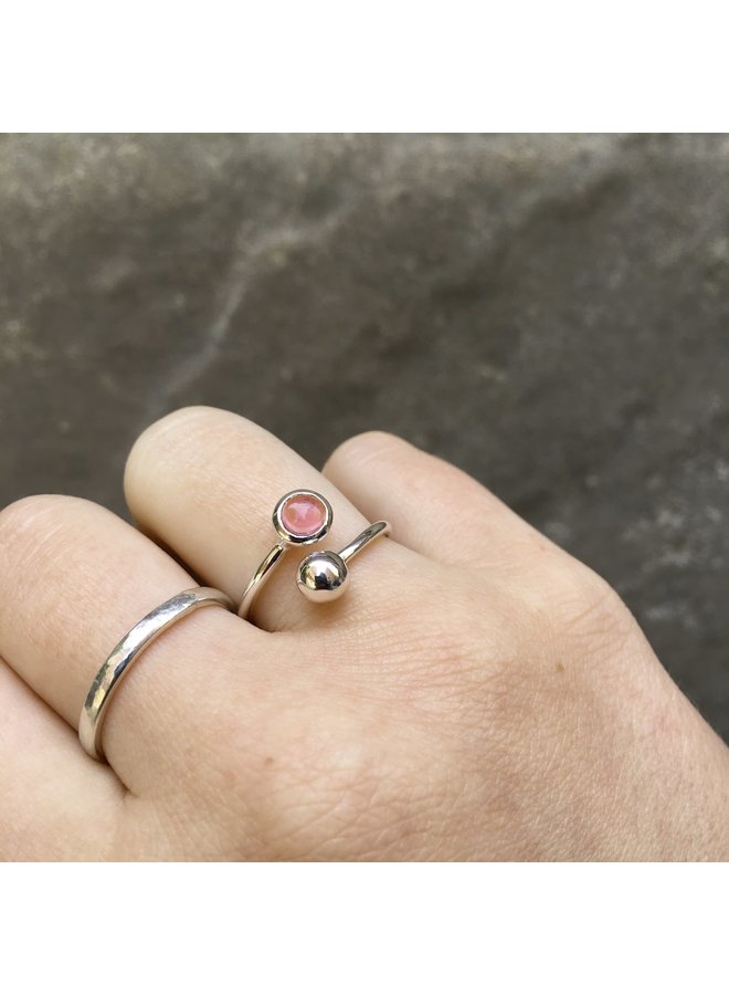 Verstellbarer Ring in Turmalinrosa und Silber 96