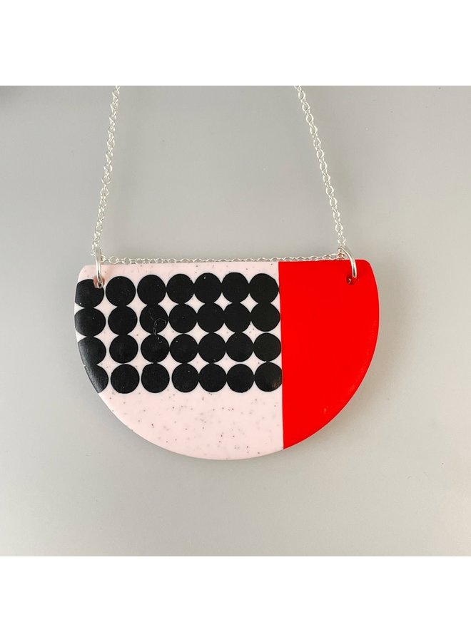 Conception graphique en demi-cercle - Collier 15