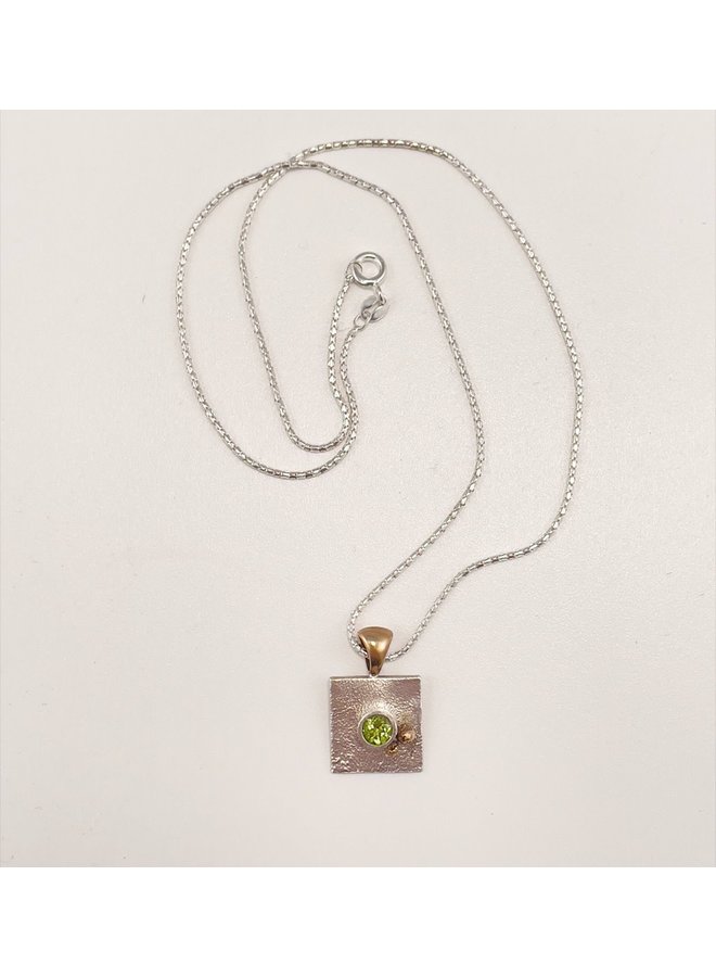 Pebble Peridot Necklace 44